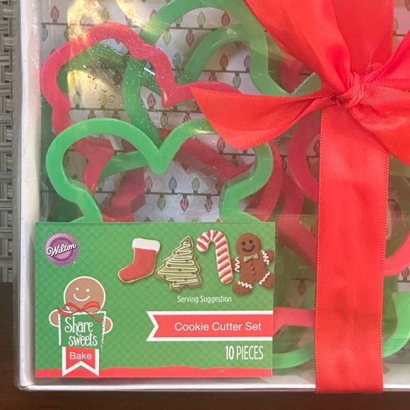 🎄🌟HP🌟NIB Wilton Set of 10 Plastic Christmas Cookie Cutters - Picture 2 of 6
